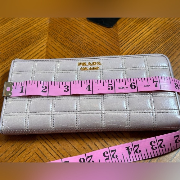 💯 Authentic Prada Quilted Zipped Long Wallet - Picture 6 of 7